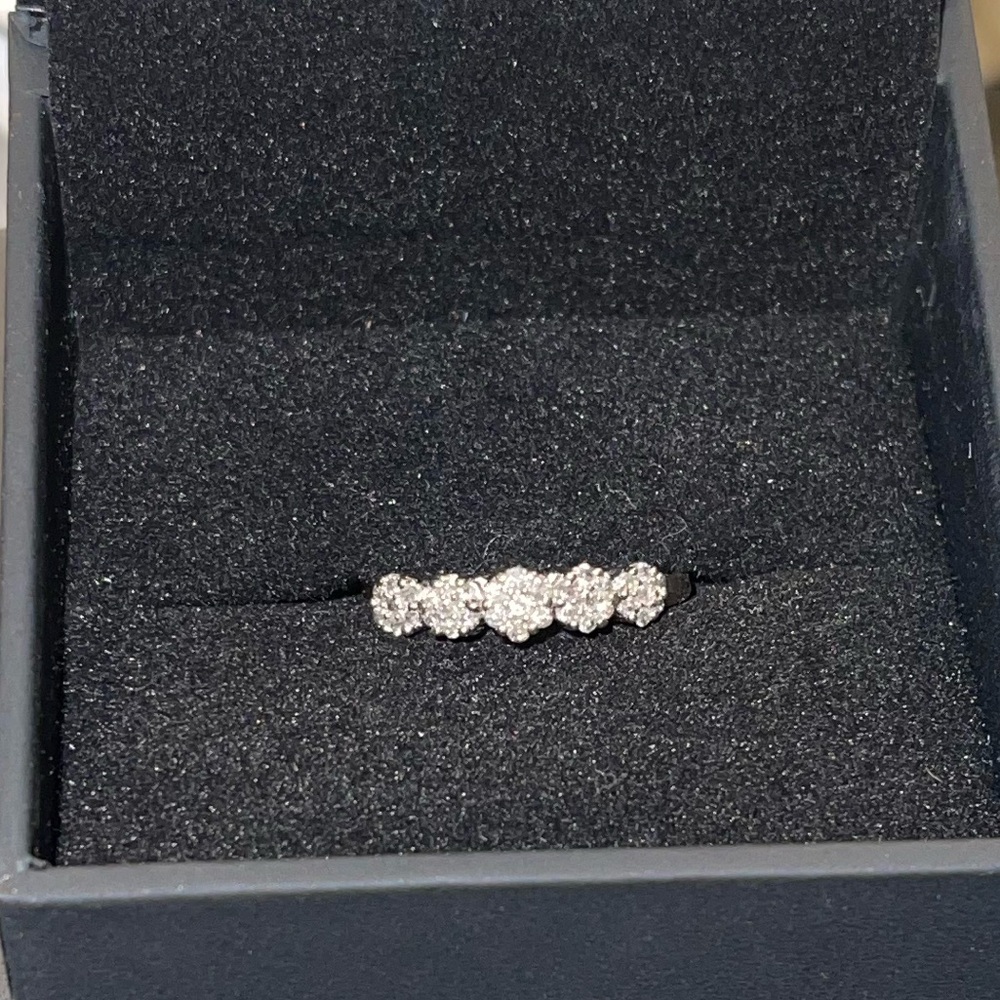 Vintage Lovely Florette style 14k Diamond Ring.